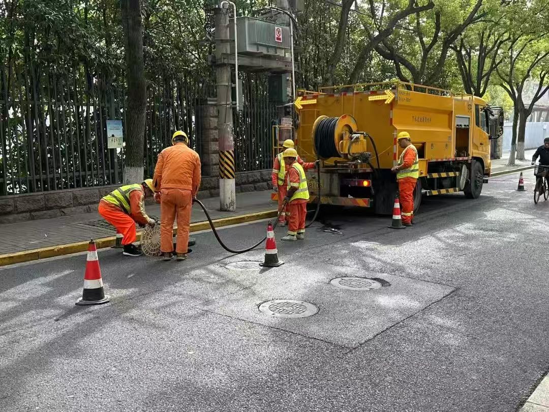 20251011排水行业成功应对汛期考验保障城市平稳运行（排水中心）内网+申水 (11).jpg