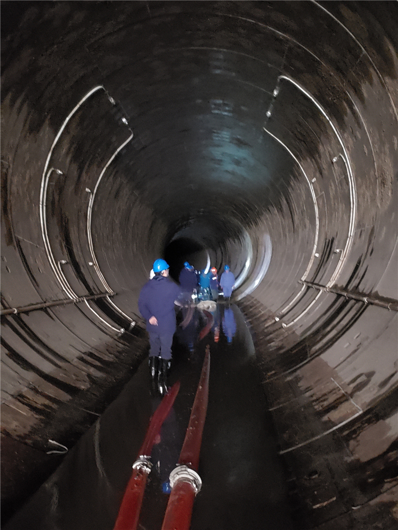2022.1.24 （图1）青草沙原水系统开展越江隧道安全检测.jpg