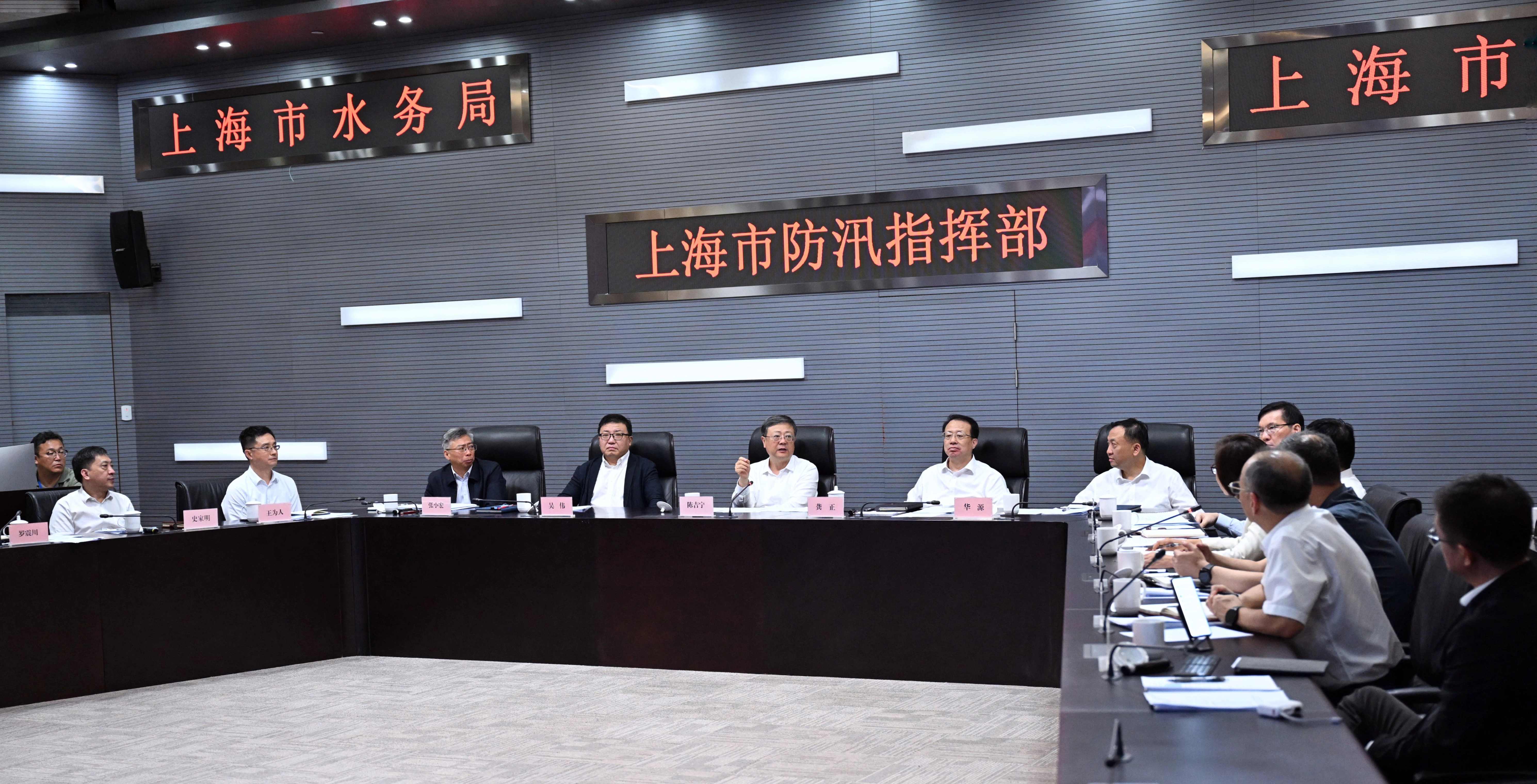 用心用情用力守护好城市安全、市民平安！陈吉宁龚正对全市防汛防台工作再检查再调度再部署