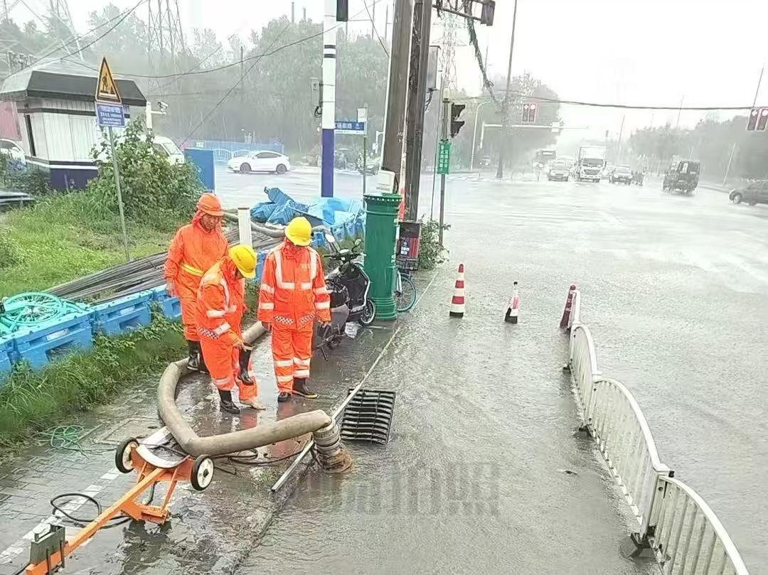 20251011排水行业成功应对汛期考验保障城市平稳运行（排水中心）内网+申水 (5).jpg