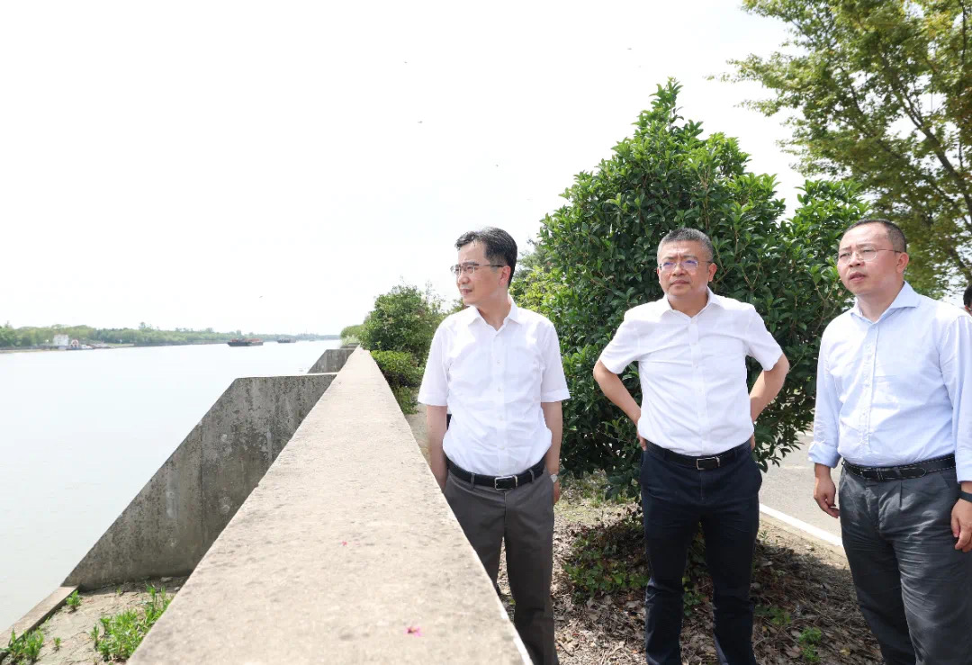 松江区与市水务局联合开展巡河检查工作