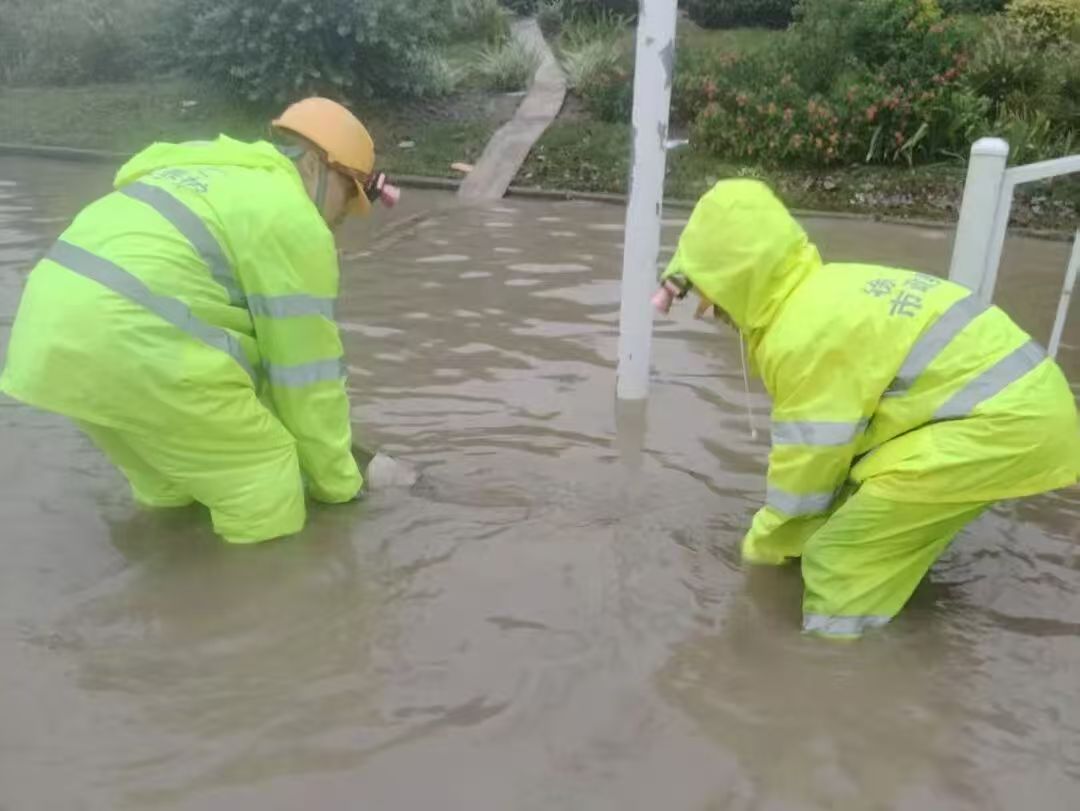 20251011排水行业成功应对汛期考验保障城市平稳运行（排水中心）内网+申水 (6).jpg